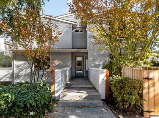 12054 Roosevelt Way NE APT B203, Seattle, WA 98125