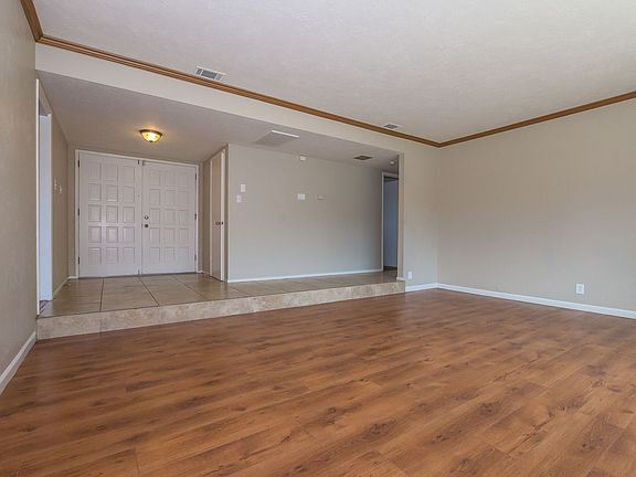 2nd image of 16 Brentford Cir