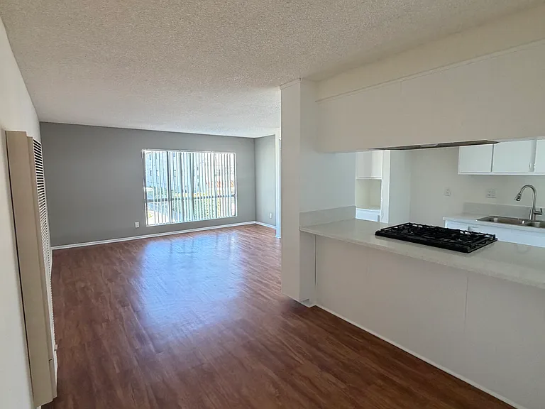Villa Serena Apts — Photo 22
