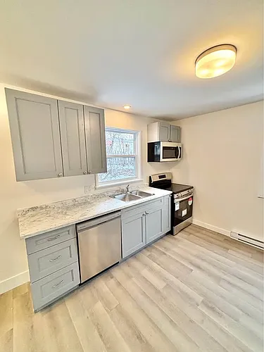 114 Clarence Ave #B Photo 1