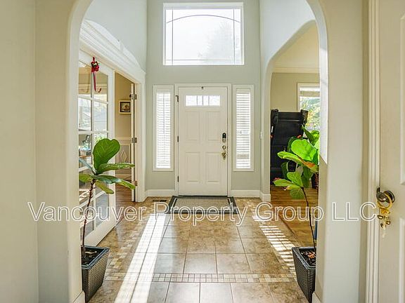 3rd image of 4404 NE 98th Cir