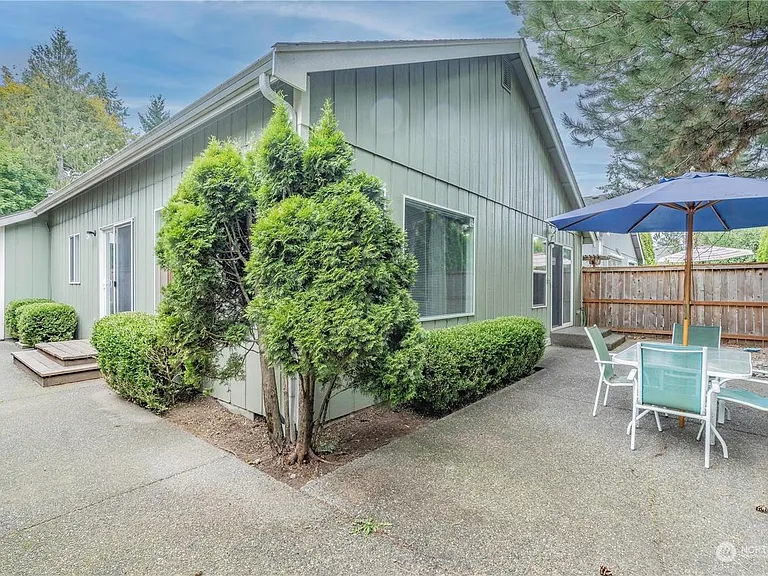 4530 Seville Dr SE — Photo 4