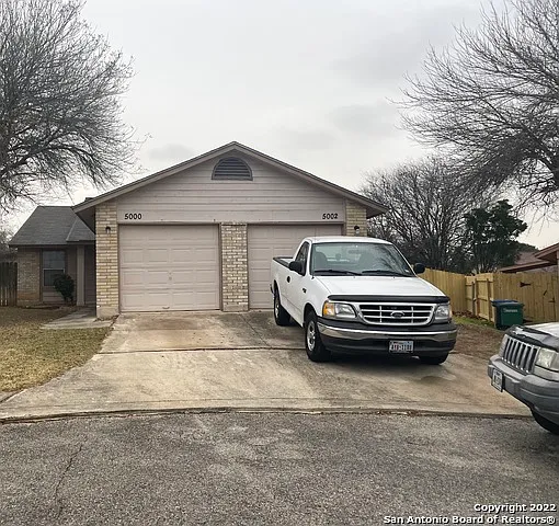 2 bed, 2.0 bath, 919 sqft, $1,225 — Photo 2