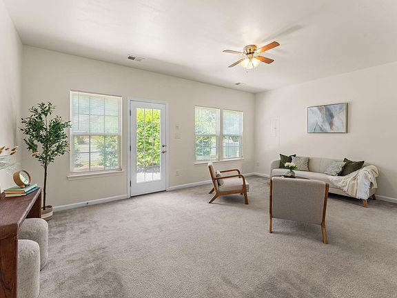 5th image of 72 Villa Cir