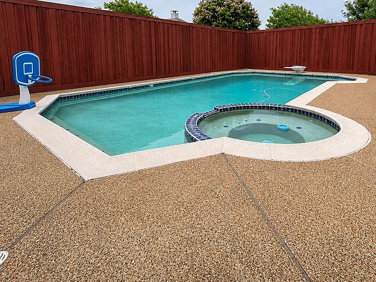 1405 Meadow Dr — Photo 3