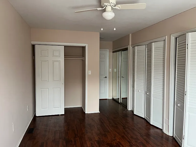 Master bedroom - Closet galore