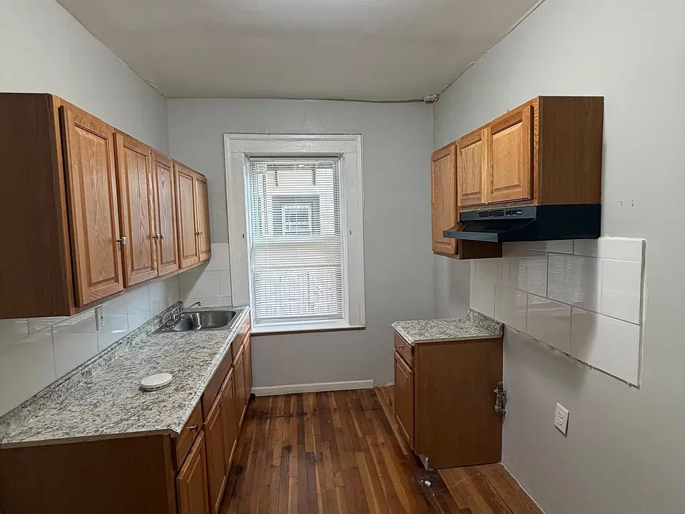 313 Mount Prospect Ave #1M