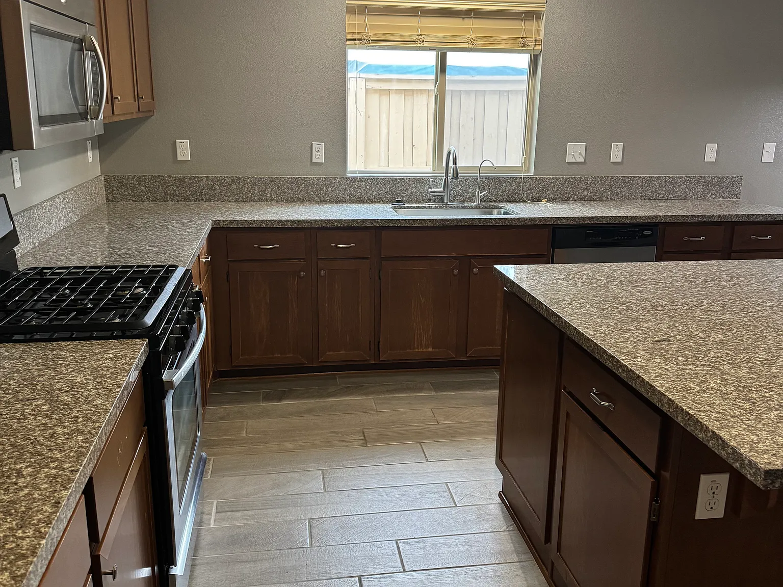 4 bed, 1906 sqft, $3,200 — Photo 4