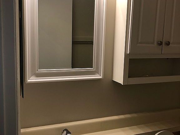 5th image of 120 Maplehill Dr #2