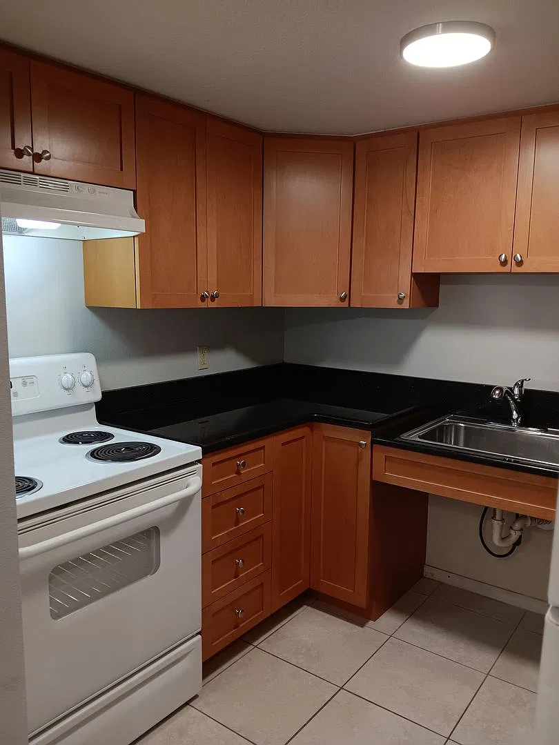 Golden Glades Apartments — Photo 3