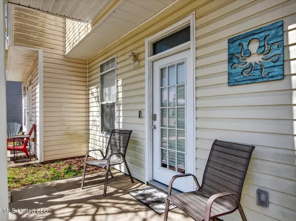 1283 Century Oaks Dr, Gulfport, MS 39507