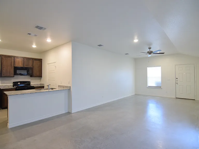 105 Wind Ridge Dr, Copperas Cove — Photo 2