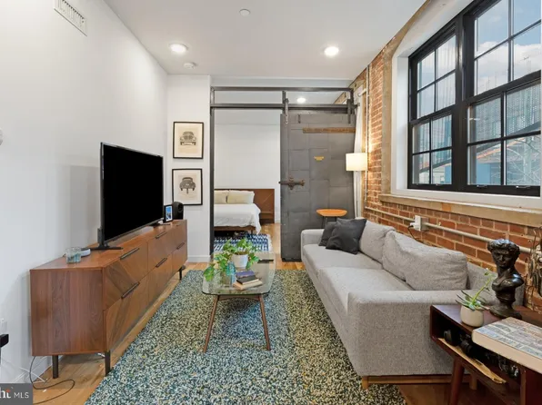 1737 N Howard St #2B, Philadelphia, PA 19122