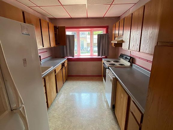 4th image of 1030 Lehman St