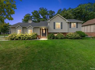 759 Kentucky Dr, Rochester Hills, MI 48307