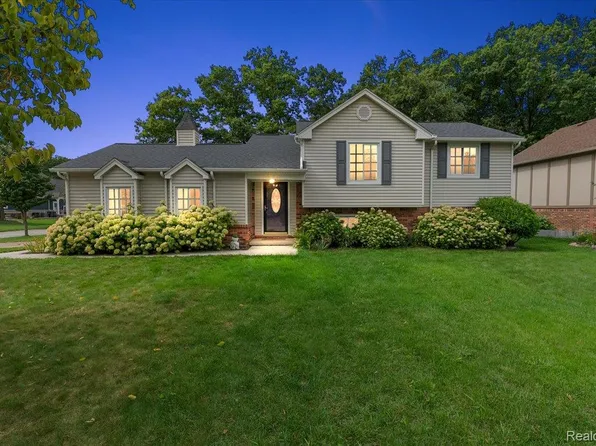 759 Kentucky Dr, Rochester Hills, MI 48307
