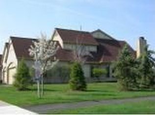 2700 Winter Garden Ct, Ann Arbor, MI 48105