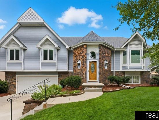 309 S Fillmore St, Papillion, NE 68046