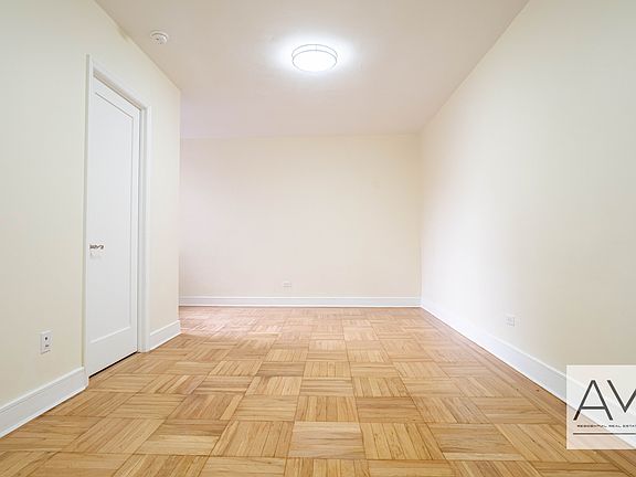 2nd image of 2147 E 17th St #13