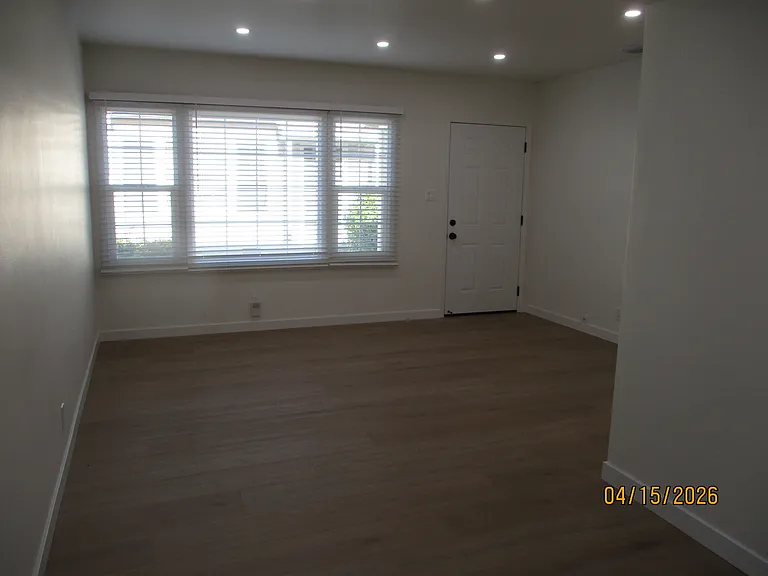 442 W Stocker St #442B — Photo 23