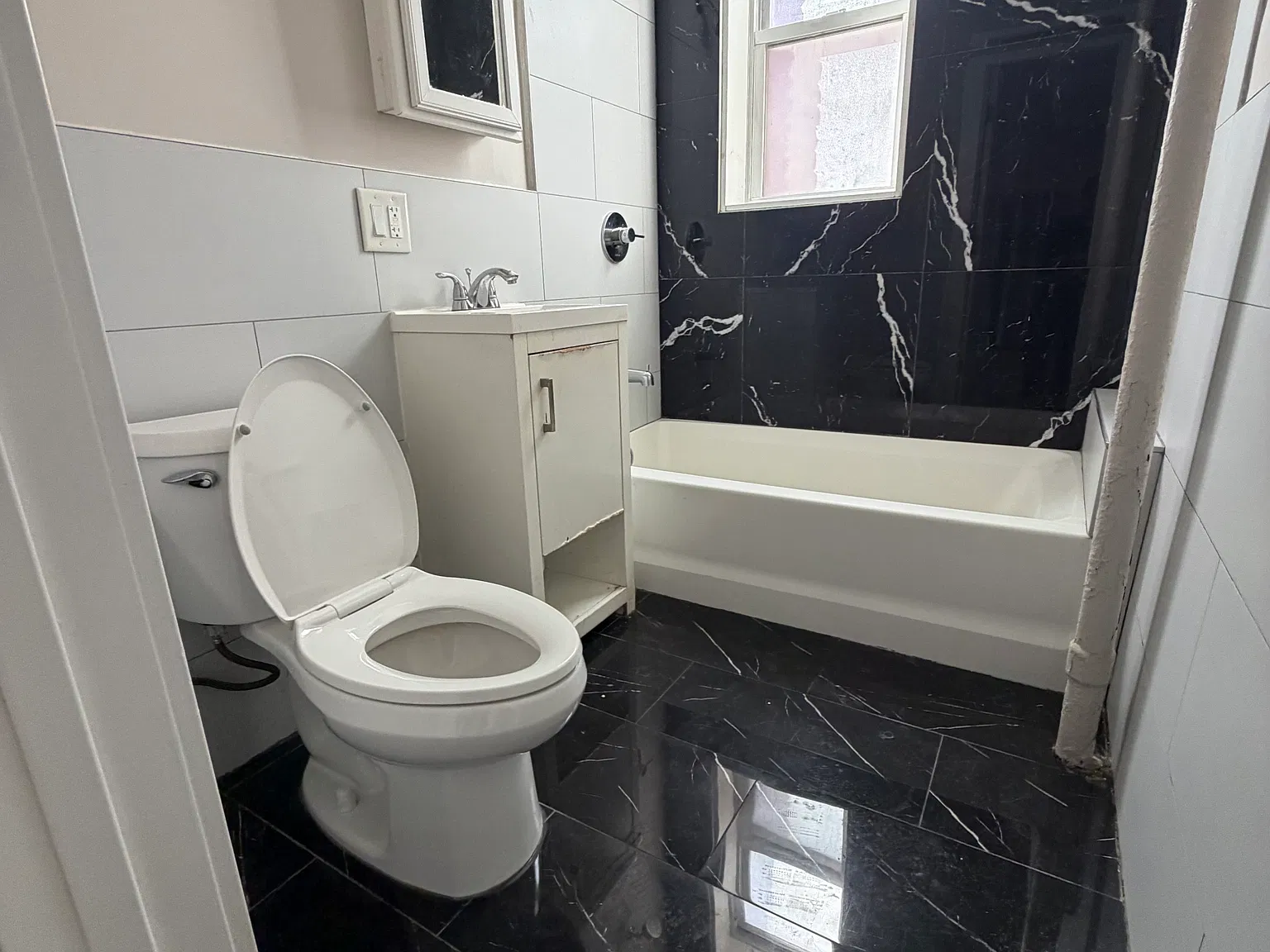 2 bed, 700 sqft, $1,900 — Photo 4