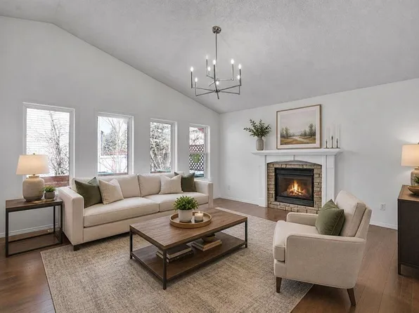 89 E Everoak Dr SW, Calgary, AB T2Y 0C6