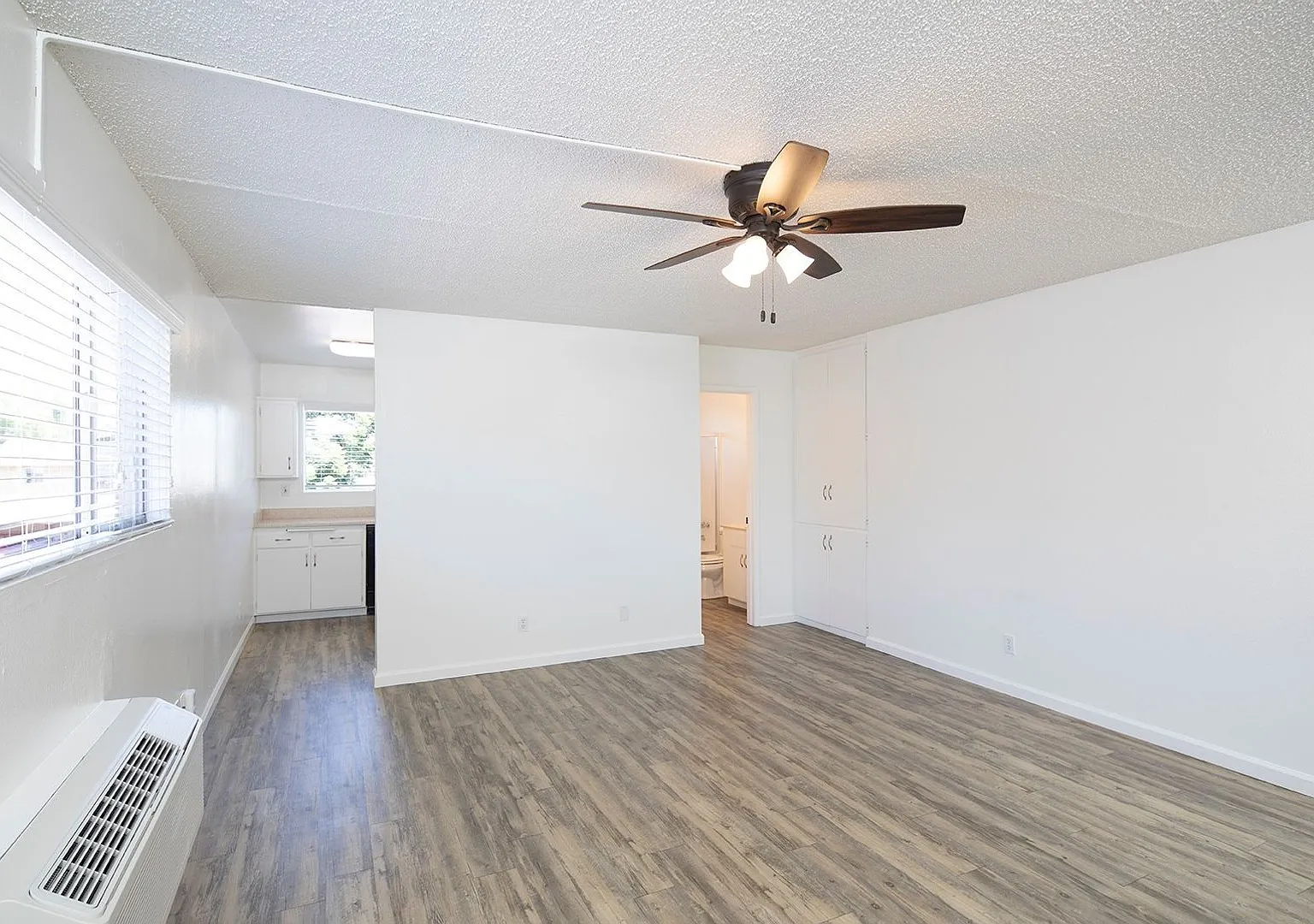 Palm Towers Apartments — Photo 4