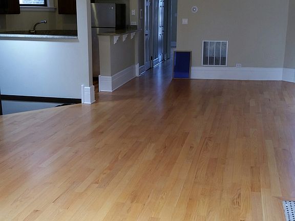 5th image of 826 W Newport Ave