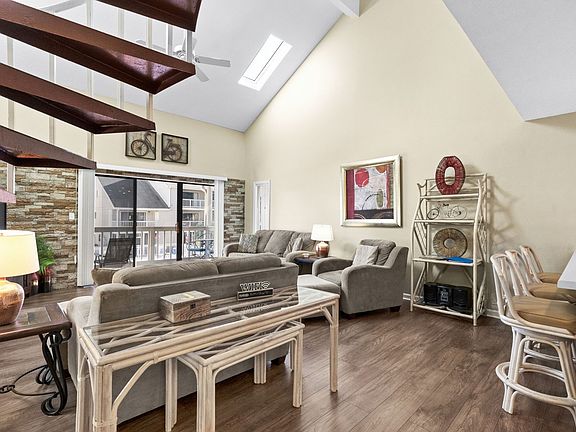 3rd image of 1870 Auburn Ln #23B