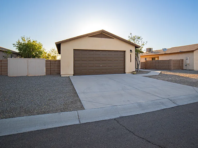 10320 S Tornado Ave — Photo 3