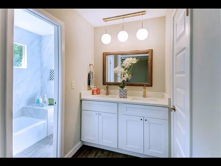 8200 Grayledge Dr — Photo 12