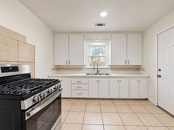 3rd image of 8413 White Settlement Rd