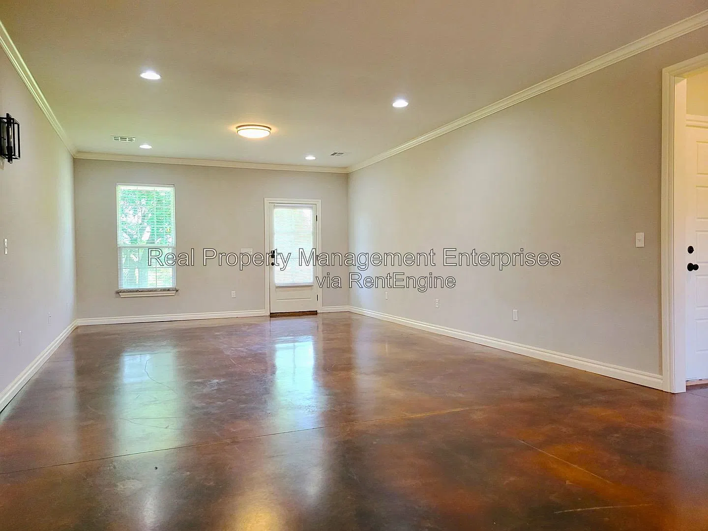 3 bed, 2.0 bath, 1686 sqft, $1,724 — Photo 3