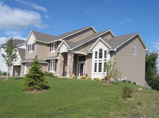 4600 Narcissus Ln N, Plymouth, MN 55446