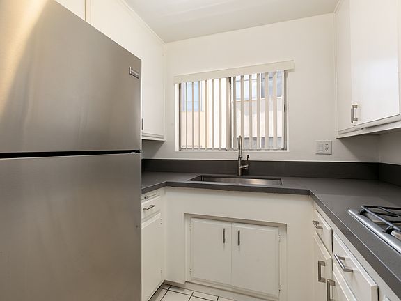 4th image of 11748 Mayfield Ave #7