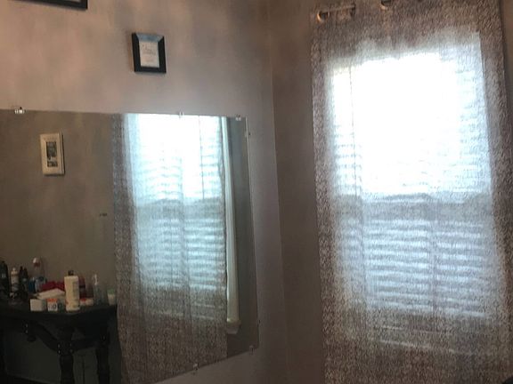 Spare bedroom 