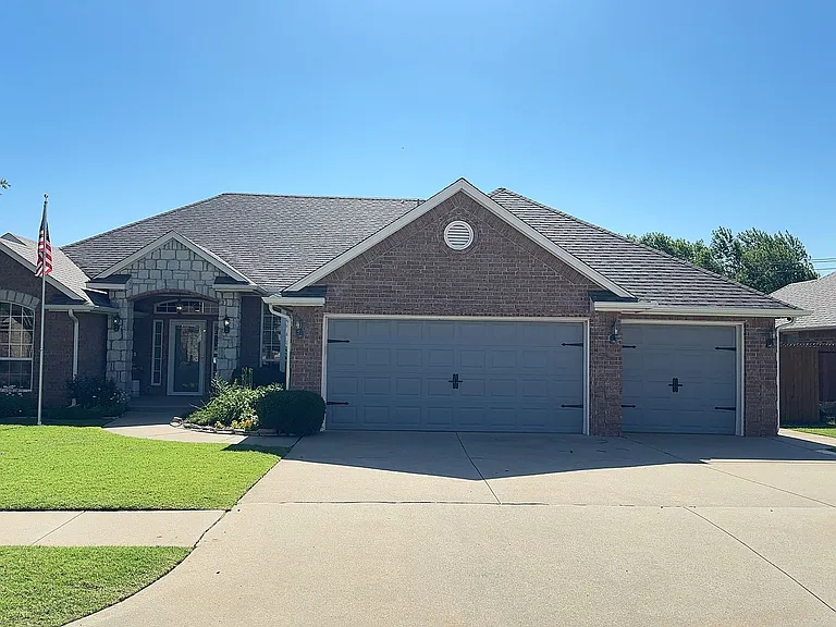 9200 Stacy Lynn Ln — Photo 1