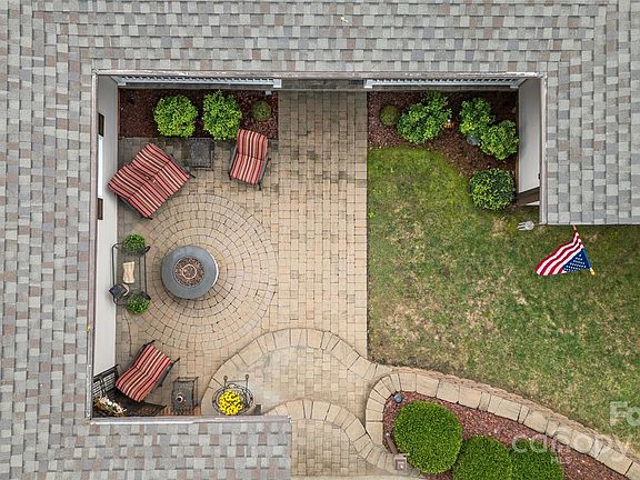 3rd image of 125 Owl Hollow Ln