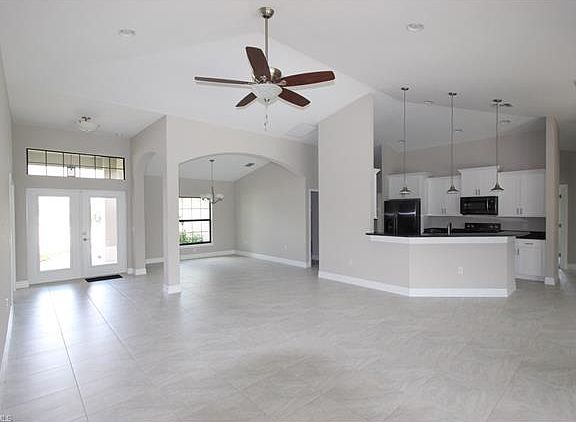 5th image of 2533 SW 25th Ave