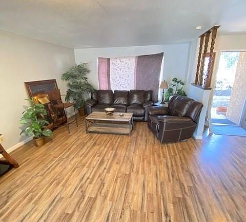 4th image of 440 Hillsdale Dr