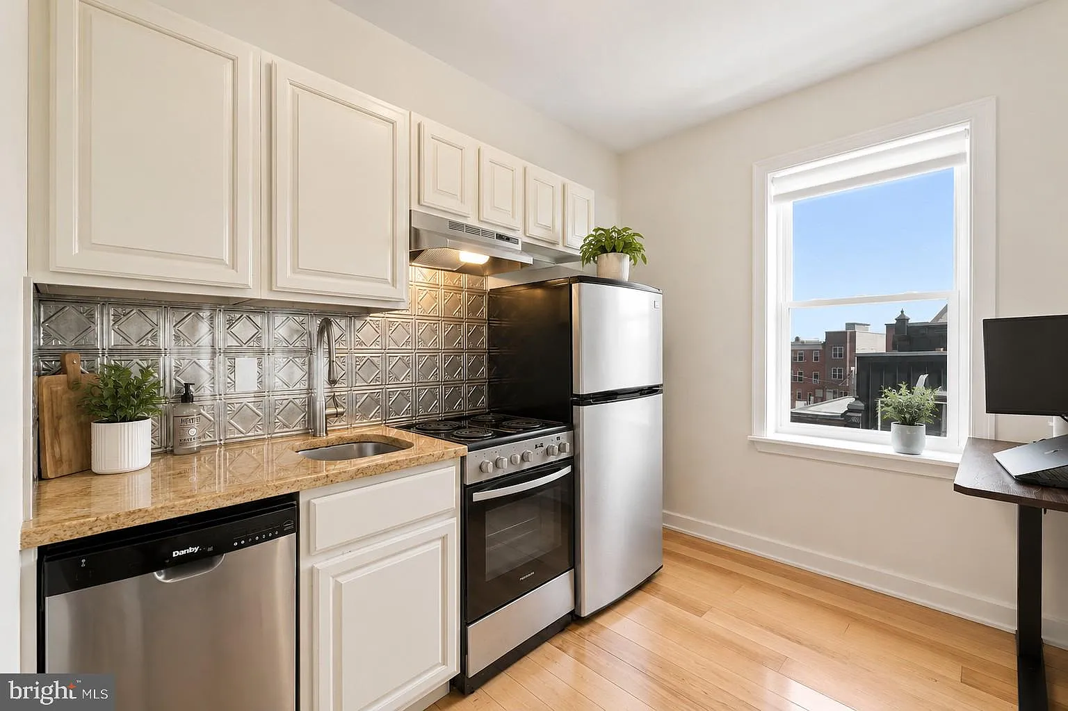 1 bed, 1.0 bath, 700 sqft, $1,550 — Photo 4