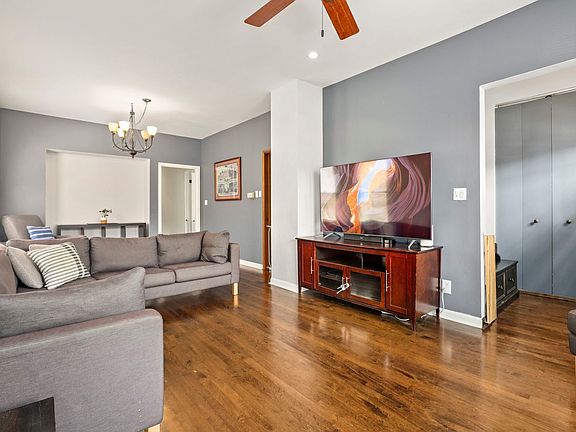 3rd image of 3426 N Lowell Ave