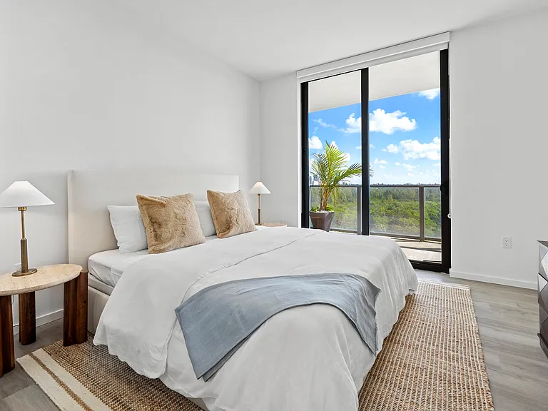 Spacious bedroom