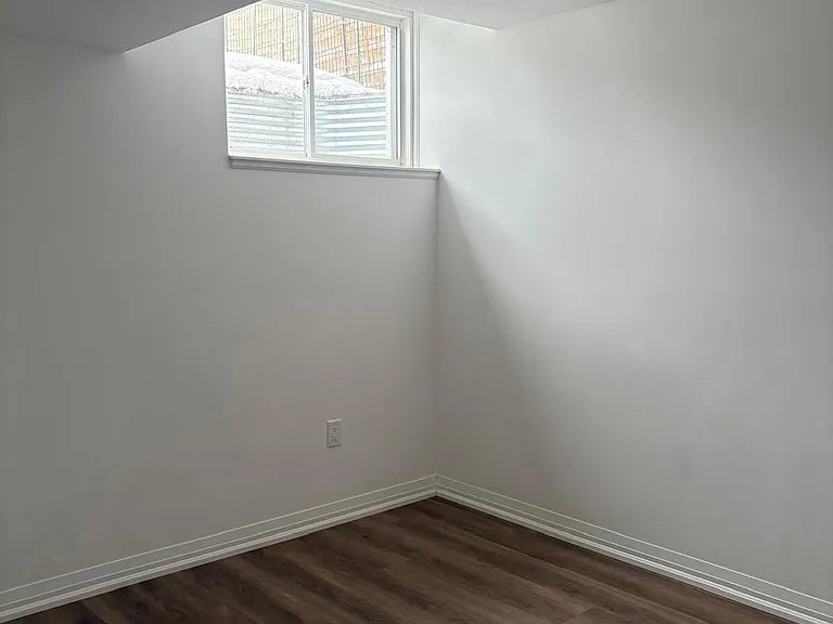146 Bur Oak Dr #BASEMENT ONLY — Photo 8