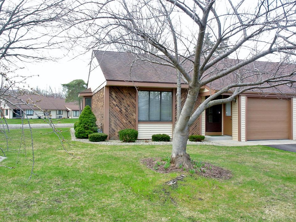 1st image of 496 Oak Ln