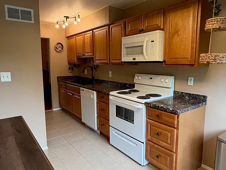 542 Terrace Ln — Photo 4