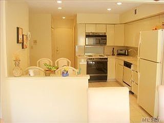1st image of 82 Aspen Dr W