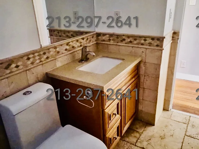 143 1/2 S Hoover St — Photo 4