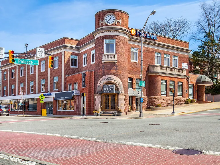 The Brownstones at Englewood South — Photo 40