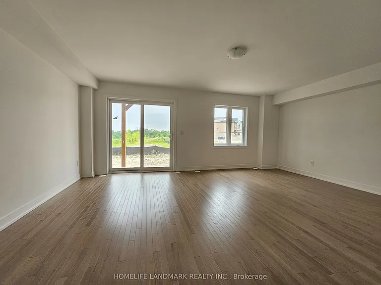 77 Morrison Cres — Photo 2
